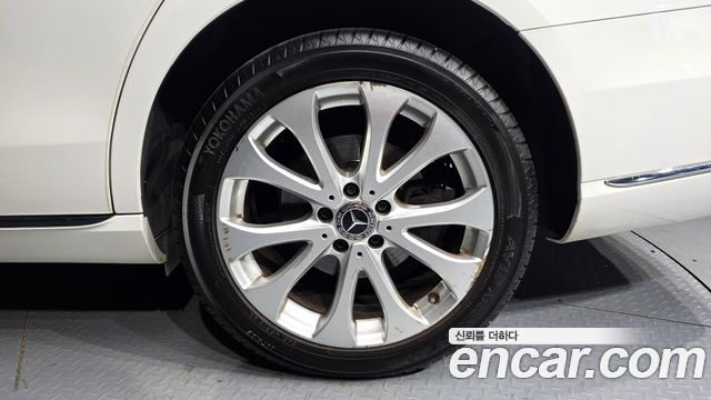 Mercedes-Benz E-Class 2019 — photo 7