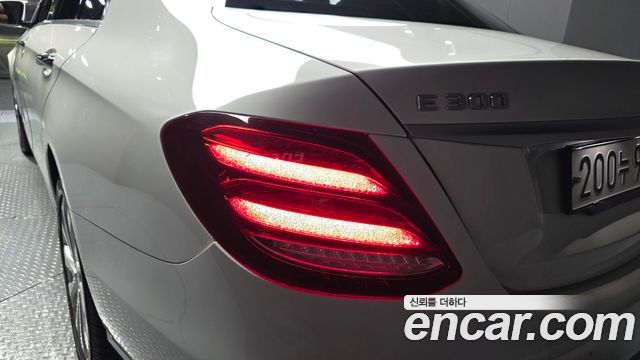 Mercedes-Benz E-Class 2019 — photo 9