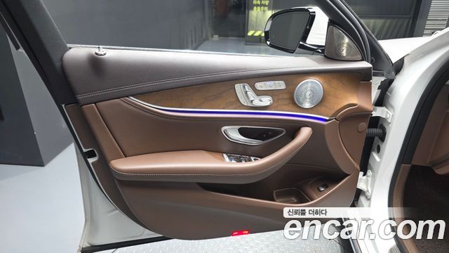 Mercedes-Benz E-Class 2019 — photo 14