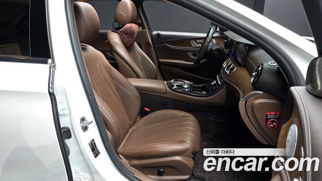 Mercedes-Benz E-Class 2019 — photo 16