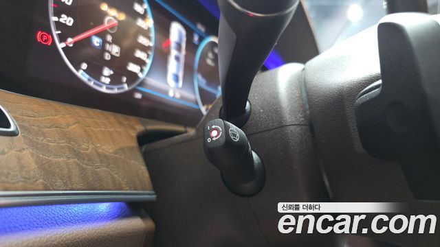 Mercedes-Benz E-Class 2019 — photo 28