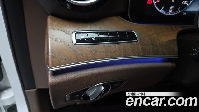 Mercedes-Benz E-Class 2019 — photo 29