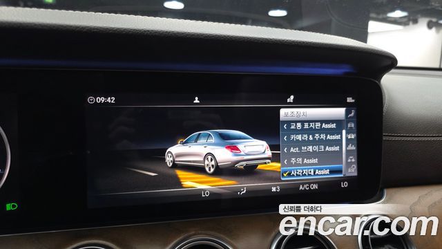 Mercedes-Benz E-Class 2019 — photo 32