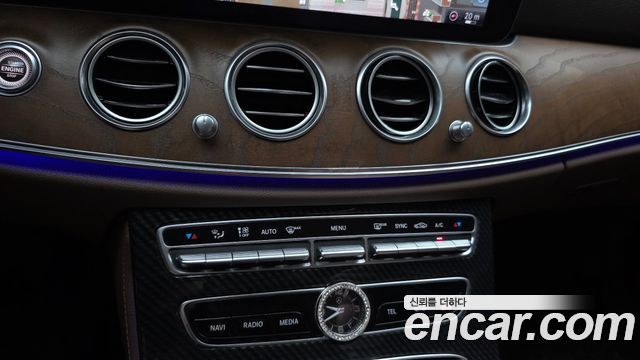 Mercedes-Benz E-Class 2019 — photo 37