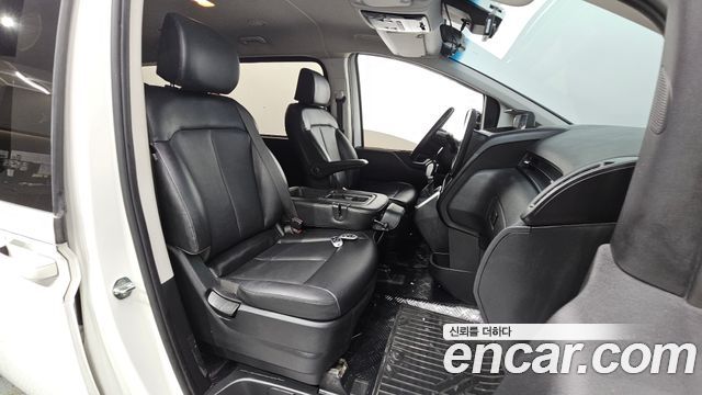 Hyundai Staria 2022 — photo 16