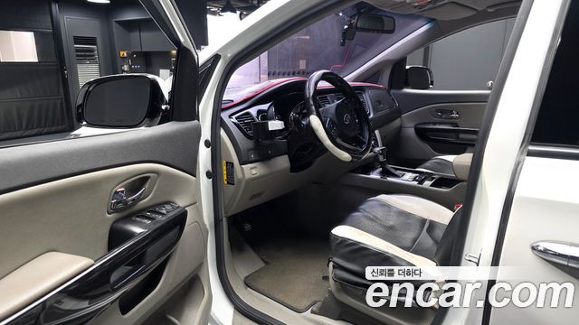 Kia Canival 2017 — photo 13