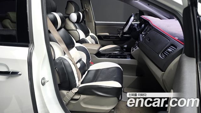 Kia Canival 2017 — photo 17