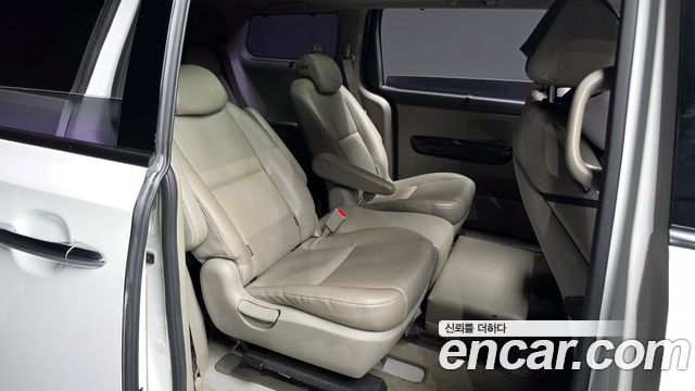 Kia Canival 2017 — photo 18