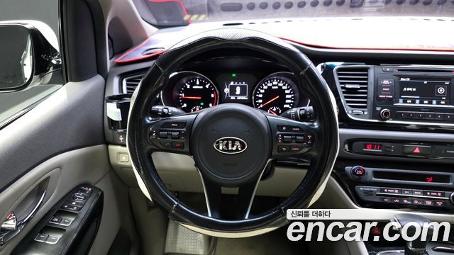 Kia Canival 2017 — photo 19