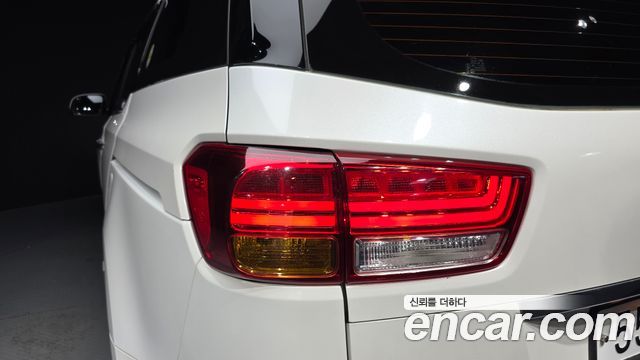 Kia Canival 2017 — photo 9