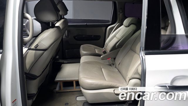 Kia Canival 2017 — photo 16