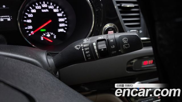 Kia Canival 2017 — photo 30