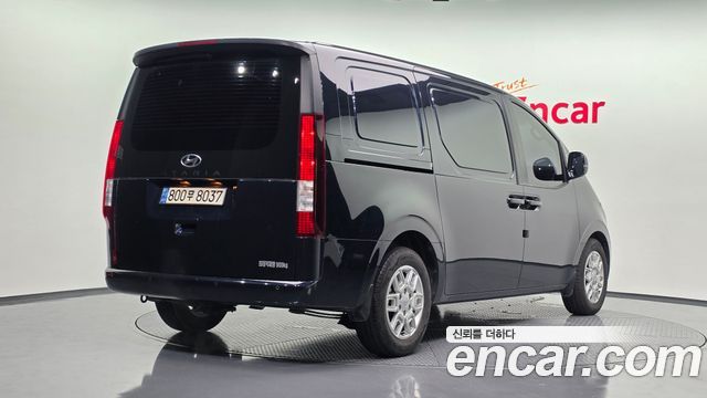 Hyundai Staria 2022 — photo 2