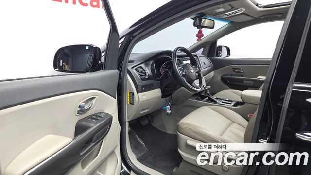Kia Canival 2019 — photo 13