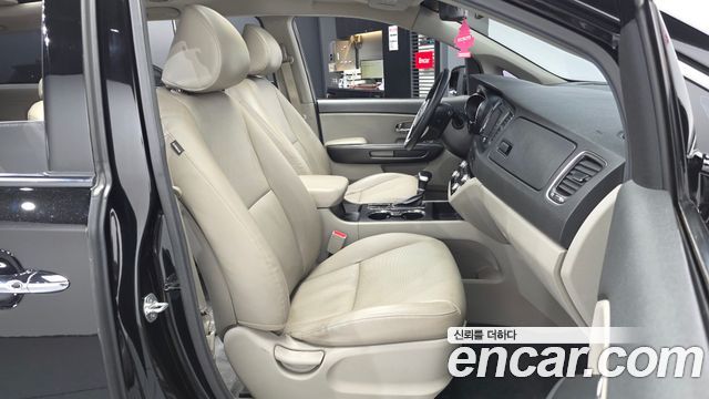 Kia Canival 2019 — photo 17
