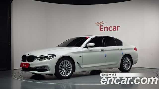 BMW 5-Series 2018 — photo 1