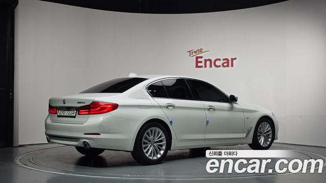 BMW 5-Series 2018 — photo 2