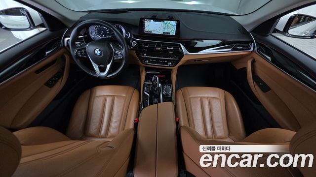 BMW 5-Series 2018 — photo 10