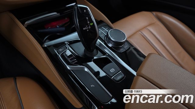 BMW 5-Series 2018 — photo 12