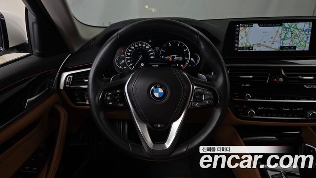 BMW 5-Series 2018 — photo 19