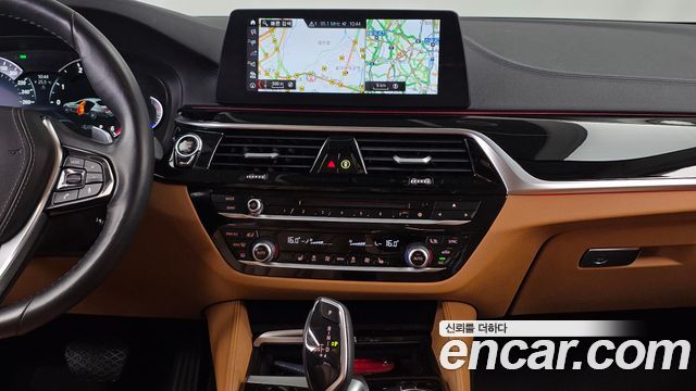 BMW 5-Series 2018 — photo 20