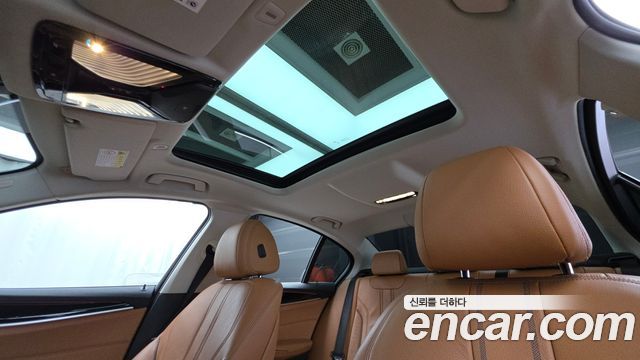 BMW 5-Series 2018 — photo 24