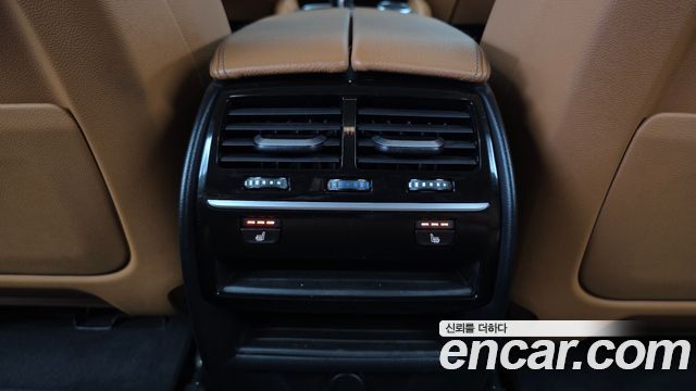 BMW 5-Series 2018 — photo 25
