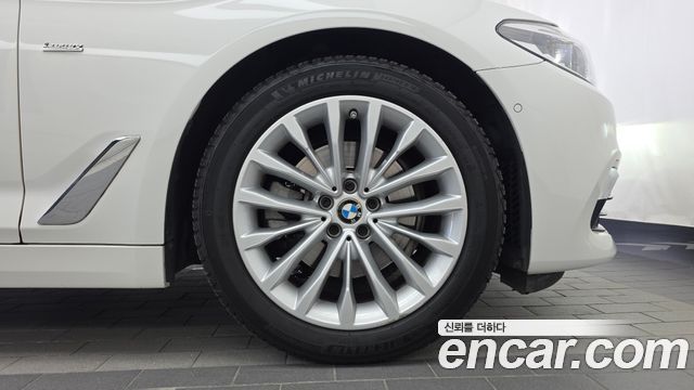 BMW 5-Series 2018 — photo 7
