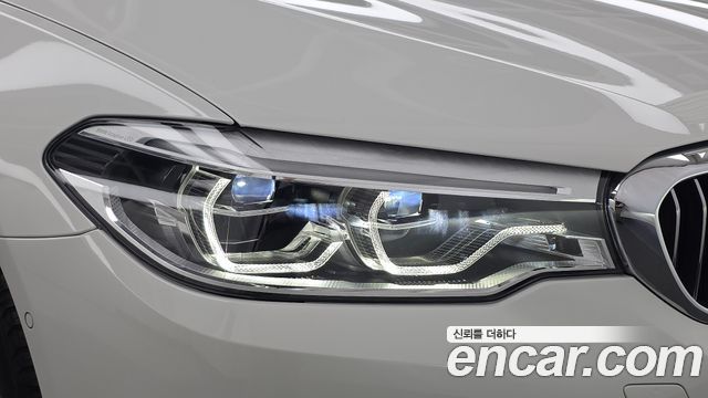 BMW 5-Series 2018 — photo 8