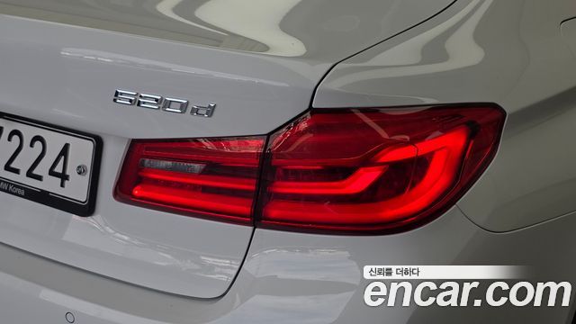 BMW 5-Series 2018 — photo 9