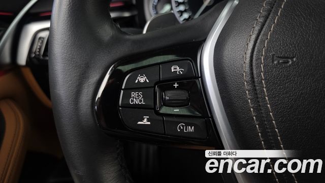 BMW 5-Series 2018 — photo 33