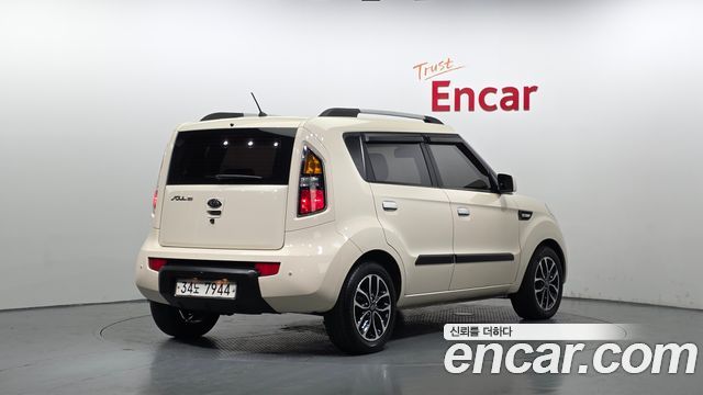 Kia Soul 2010 — photo 2