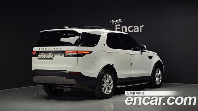 Land Rover Discovery 2018 — photo 2