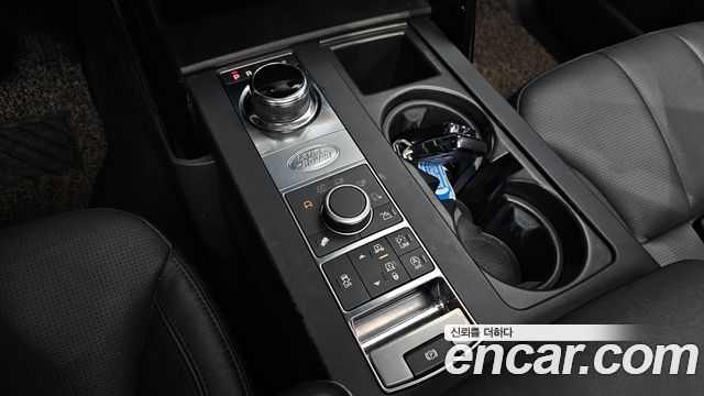 Land Rover Discovery 2018 — photo 12