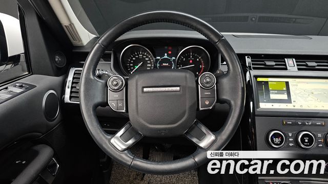 Land Rover Discovery 2018 — photo 19