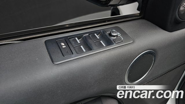 Land Rover Discovery 2018 — photo 22