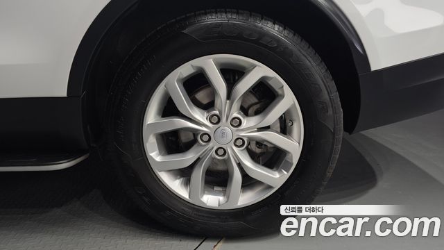 Land Rover Discovery 2018 — photo 7