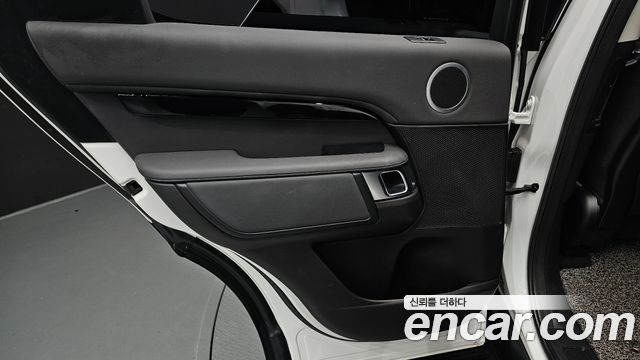 Land Rover Discovery 2018 — photo 15