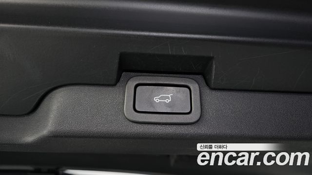 Land Rover Discovery 2018 — photo 27