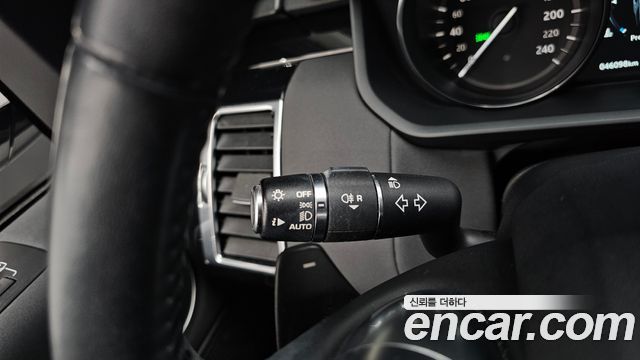 Land Rover Discovery 2018 — photo 29