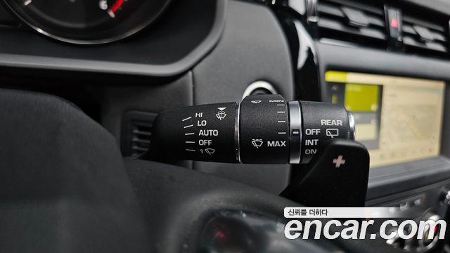 Land Rover Discovery 2018 — photo 30