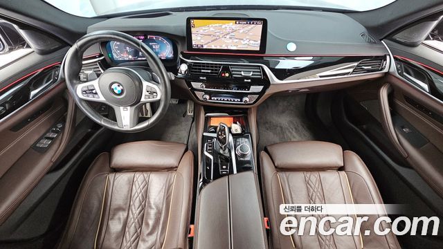 BMW 5-Series 2022 — photo 10