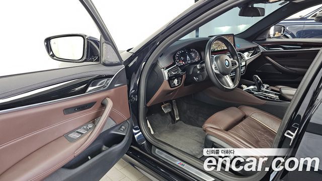 BMW 5-Series 2022 — photo 13