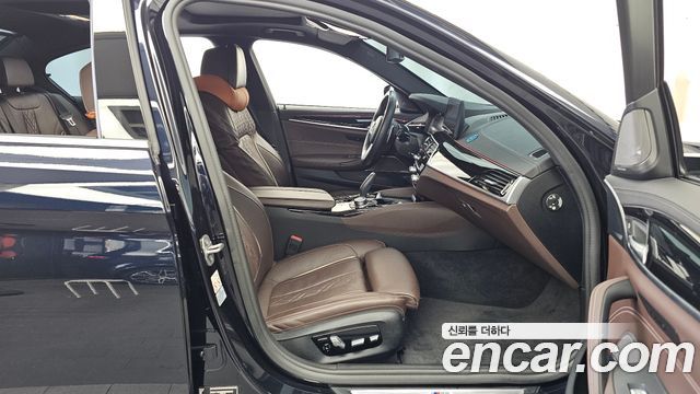 BMW 5-Series 2022 — photo 17
