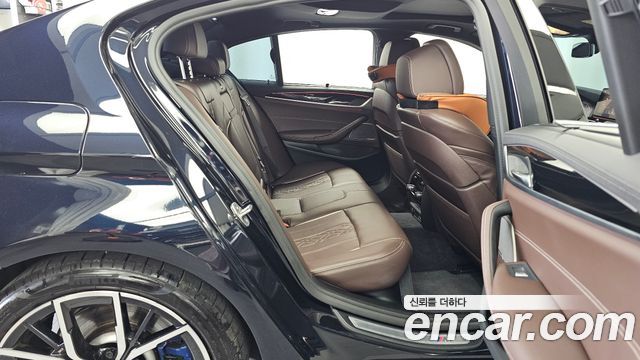 BMW 5-Series 2022 — photo 18