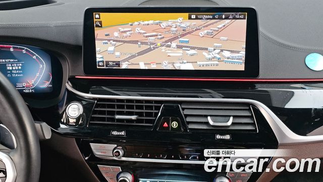 BMW 5-Series 2022 — photo 20