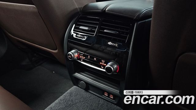 BMW 5-Series 2022 — photo 25