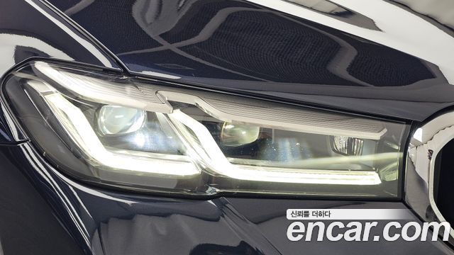 BMW 5-Series 2022 — photo 8