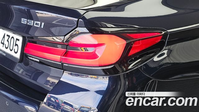 BMW 5-Series 2022 — photo 9