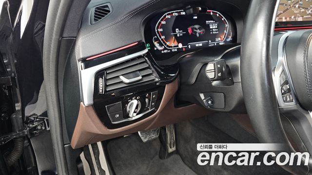 BMW 5-Series 2022 — photo 27